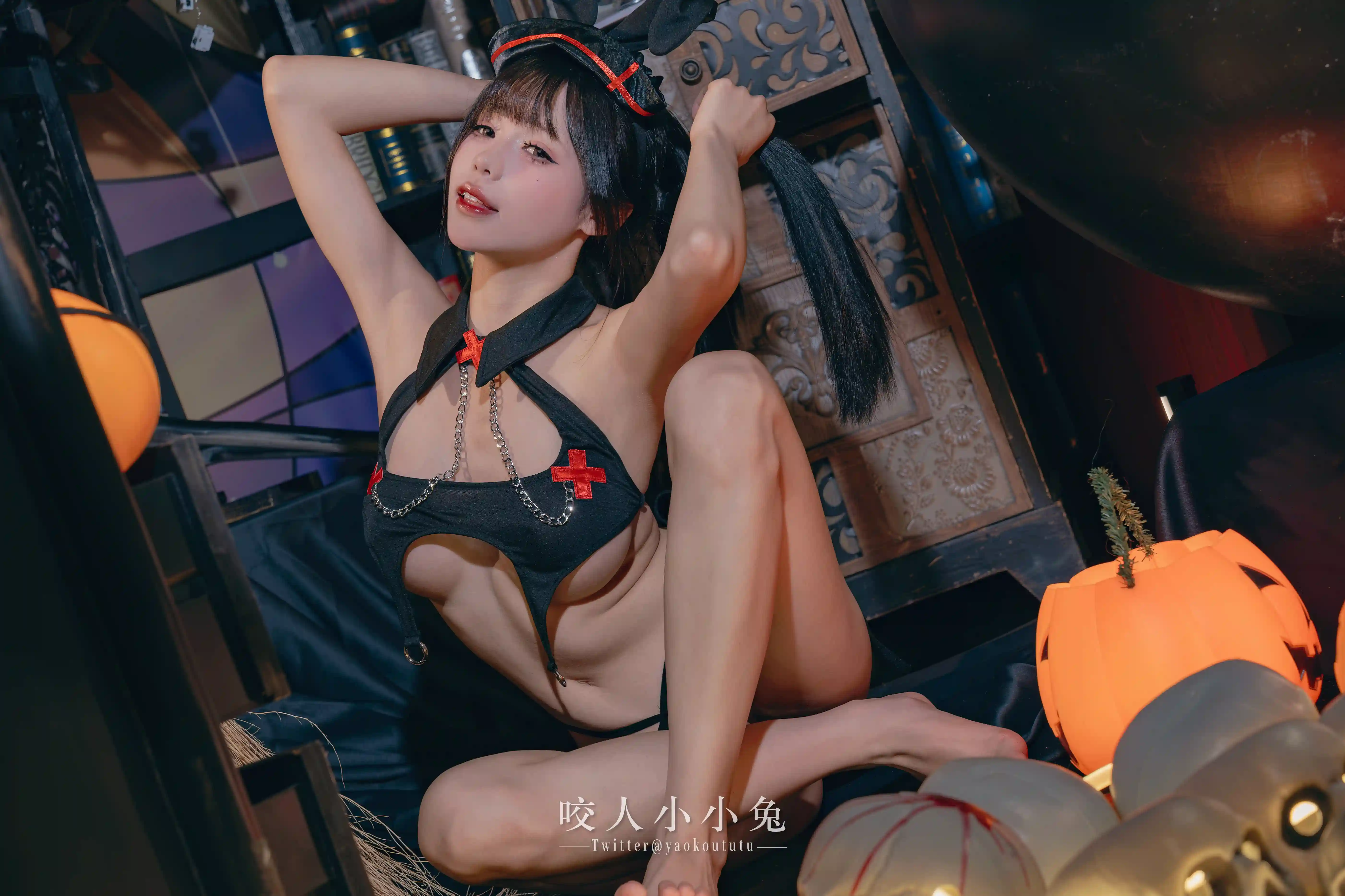 [视图]咬一口兔娘 - 万圣节看護士&Gee（40P+1V/400MB）