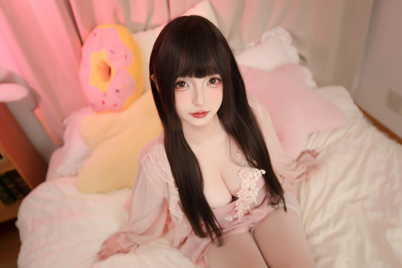 神楽坂真冬 – 高跟睡袍 [75P+2V/649MB]