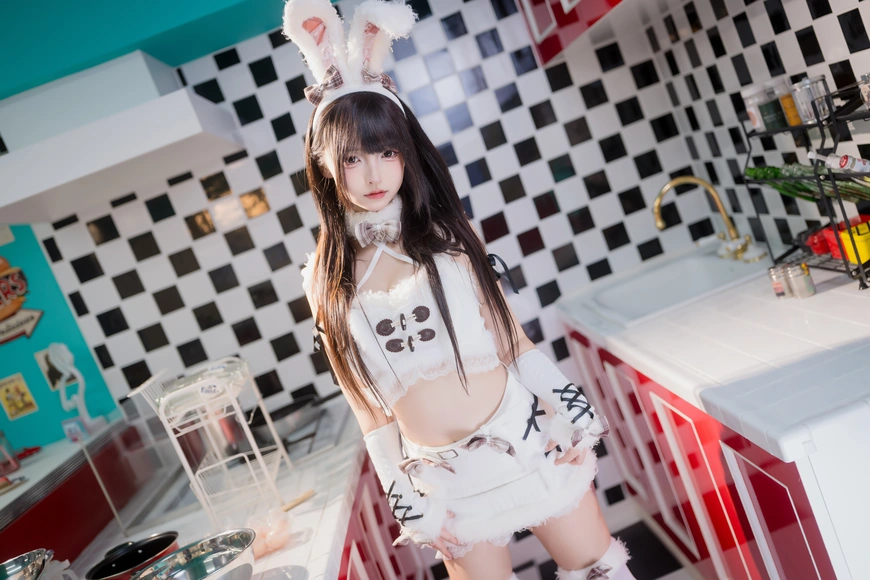 神楽坂真冬 – 毛绒白兔 [75P+2V/316MB]