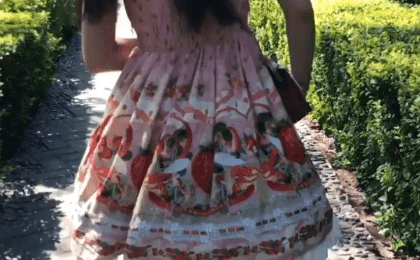 [网络]双马尾LO娘大街裸跳宅舞露出[1V/830MB]