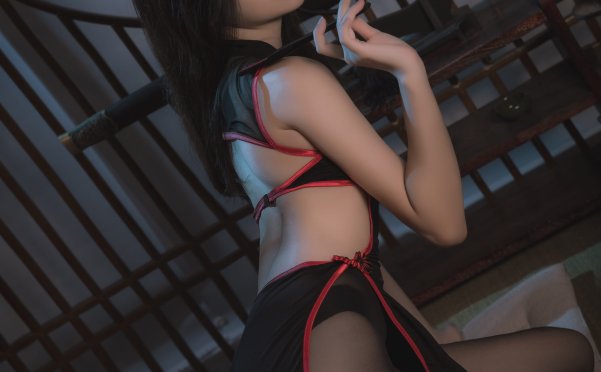 [南桃Momoko]黑丝旗袍[25P/32MB]