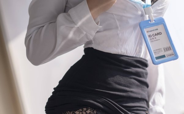 [会员][抖娘利世]OL写真[48P+1V/211MB]