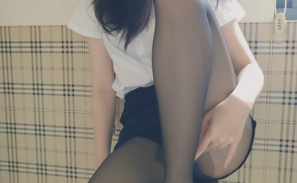 [会员][妖怪桃桃子]黑丝教师[80P+2V/118MB]